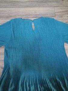 Green Long Sleeve Top