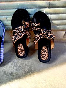 Donation ..Stylish Women&#39;s Sandals - Set of 2
