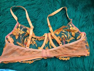 Floral Embroidered Bra💞