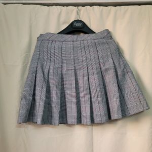 H&amp;M Grey Plaid Pleated Skirt