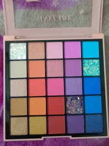 25 Colour Eyeshadow Palate