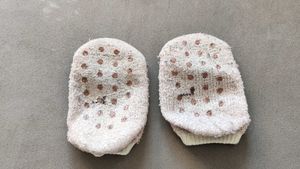Kicks &amp; Crawl Teddy Face Patch Pair Of 2 Socks