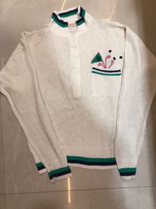White pintresty sweatshirt