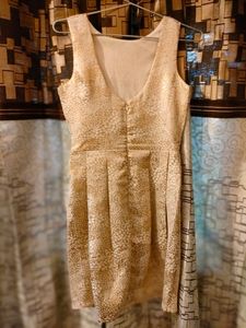 Short Dress In Golden And White Color