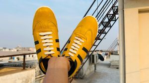 Yellow &amp; Black Casual Shoes