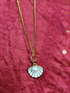 Shell Pearl Pendant Necklace