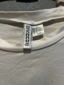 H&amp;M White Crop Tshirt 💕