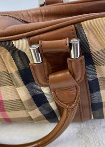 Auth Burberry House Check Pattern Shoulder Bag