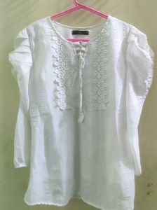 Pretty White Top With Elegant Design Good Fabric