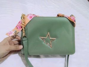 Classic Retro Sling Bag 💚