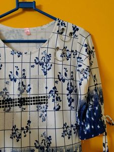 Trendy Blue &amp; White Floral Printed Crepe Top – M