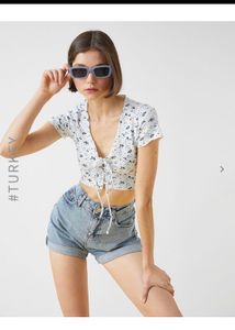 FLORAL NEW WITH TAG Crop Top
