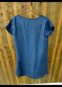 Striped Women&#39;s Top💙🤍