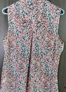 Patterned Sleeveless Shirt