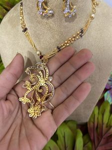 Elegant Gold Plated Necklace Set