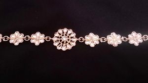 Floral matha patti