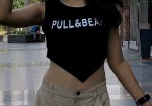 Pull&amp;Bear Graphic Crop Top