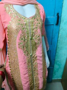 Elegant Embroidered Kameez