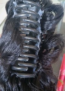Set Of 5 Lipgloss And Hair Clip