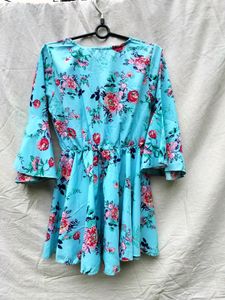 Unworn Sky Floral Top 🌸🩵