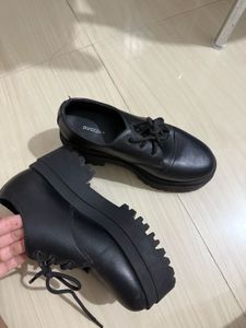 Black Shoe