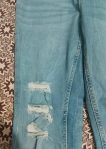 Ripped Skinny Jeans