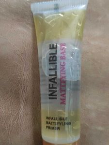 Infallible Mattifying Face Primer