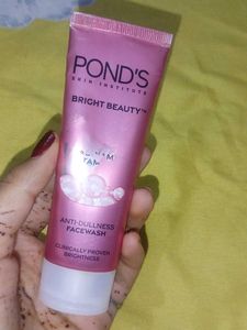 Pond's Bright Beauty Facewash