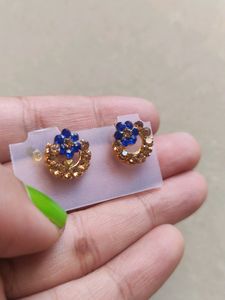 Circular Earrings With Blue And Gloden Stones