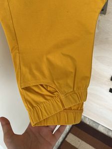 🥳Yellow Capri With Lace Detailing At Bottom