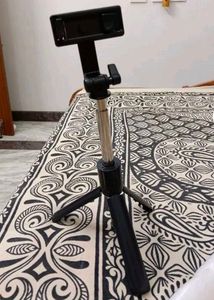 Extendable Selfie Stick Tripod