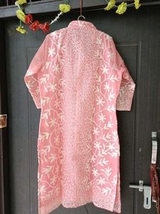 Elegant Pink Embroidered Kurta