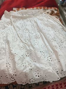Mini White Skit