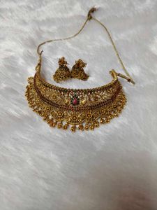 Elegant Gold-Tone Necklace