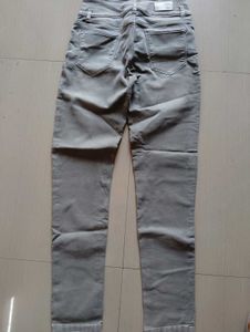 GREY STRETCHABLE WOMENS JEANS