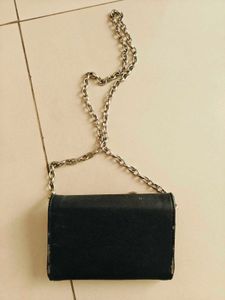 Black Chain Details Sling Bag