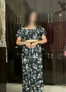 TokyoTalkies Floral Printed Square Neck Co-ord set