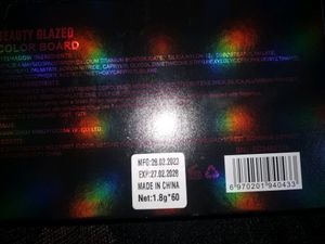 60 Multicolored Eye Shadows , Four In 1 Pallate
