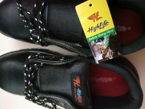 Leather safety shoes new with tag