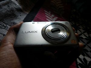 Panasonic DMC-FH6 Camera