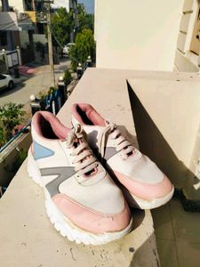 Stylish Women&#39;s Sneakers
