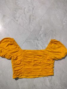 Women&#39;s yellow floral print crop top