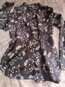 Black Floral 🌺🍃🌷🍀Top
