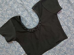 Black Solid Stretchable Blouse / Crop Top