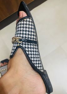 Zudio Checked Black Sandals