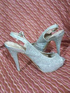 SILVER GLITTER HEELS