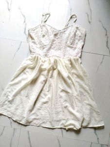 Elegant White one piece 😍