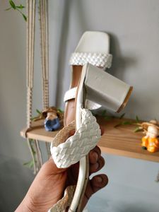 Unused White Stylish Party Wear Sandal