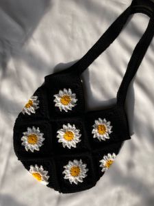 Crochet Daisy Tote Bag
