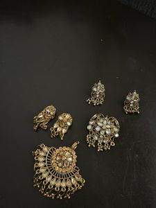 2 Sets Of Pendant And Earrings Golden Stonework